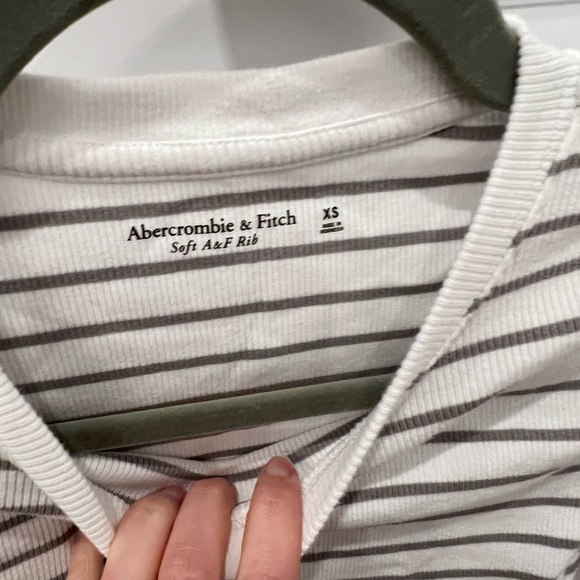 Abercrombie cropped long sleeve top - Picture 3 of 3
